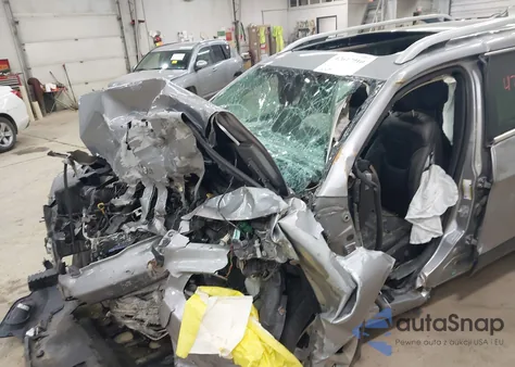 2017 Jeep Cherokee Limited 4X4 from USA, damaged, VIN 1C4PJMDB2HW618203